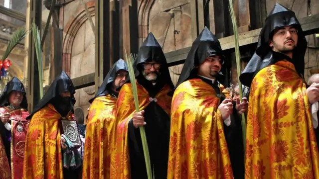 Integrantes de la Iglesia ortodoxa armedia