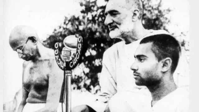 তৎকালীন ভারতের নেতা গান্ধীর সঙ্গে খান আবদুল গাফফার খান