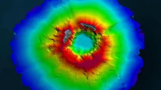 يمكن للسفن الآلية القيام بأعمال خطيرة مثل رسم خرائط كالديرا لبركان تحت الماء لا يزال نشطًا