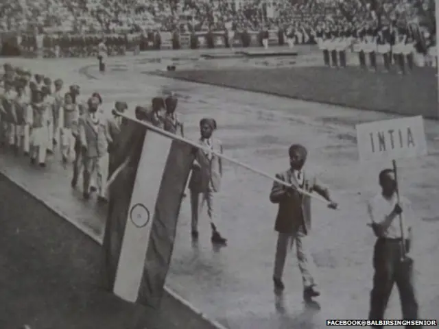 1952 ਦੇ ਹੈਲਿੰਸਕੀ ਓਲੰਪਿਕਸ ਦੀ ਪਰੇਡ ਵਿੱਚ ਬਲਬੀਰ ਸਿੰਘ ਨੇ ਅਗਵਾਈ ਕੀਤੀ ਸੀ