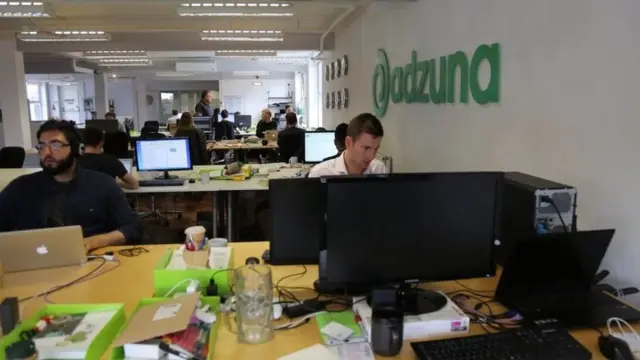 يصل عدد العاملين في "أدزونا" الآن إلى 60 شخصا