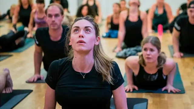 ਕਸਰਤ ਕਰਦੀ ਔਰਤ