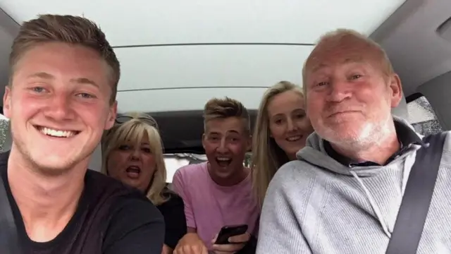 “Si alguna vez conocieras a mi mamá creerías que es el alma de la fiesta”, dice Bruce. Pero cuando está deprimida se torna un ser irreconocible.