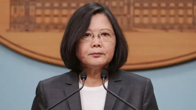 总统蔡英文19日在总统府对社会大众喊话说，绝对不能放任以暴力拖延改革的脚步。