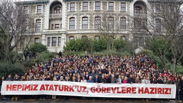 Atatürkçü Düşünce Derneği'nin Boğaziçi Üniversitesi'ndeki eski etkinliklerinden bir kare