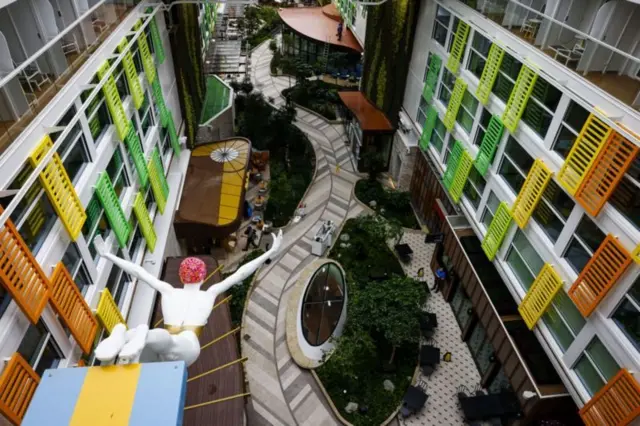 Жогорку палубадан Борбордук Парктын көрүнүшү