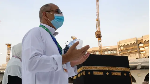 ওমরাহ পালনে কিছু শর্ত বেধে দেয়া হয়েছে।