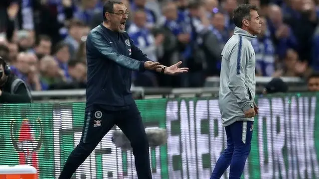 Ni Sarri ni su asistente, Gianfranco Zola, pueden entender el comportamiento del portero español.