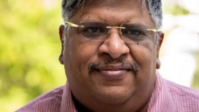 ஆனந்த் ஸ்ரீநிவாஸன். 