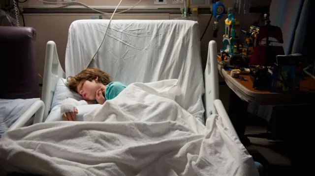 kain sprei, rumah sakit, bakteri, jamur, mikroba