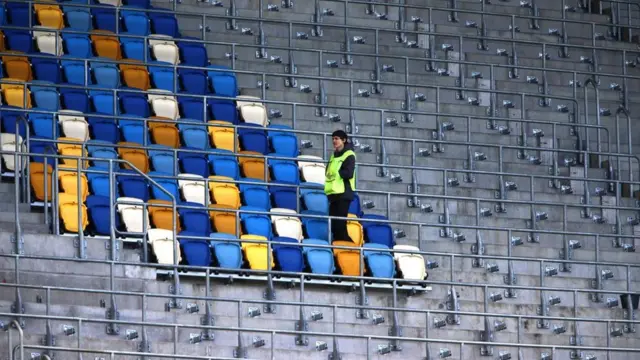 Крісла з "Арени Львів" з'їздять до Києва і назад. Їх орендували для шоу