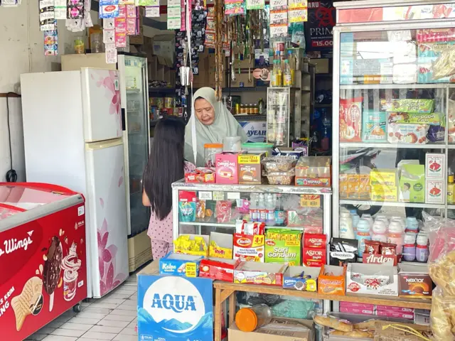 Yanti, toko kelontong, alfamart, indomaret, retail modern, padang, sumatra Barat