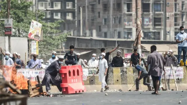 গত মার্চে নরেন্দ্র মোদীর ঢাকা সফরের সময়ও তুমুল বিক্ষোভ দেখিয়েছিল ইসলামপন্থীরা