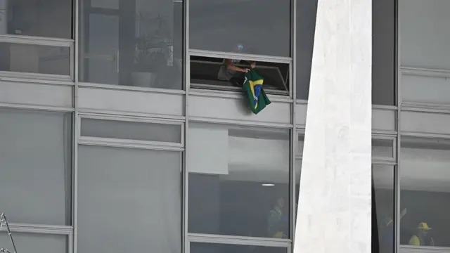 Демонстранты в здании парламента Бразилии