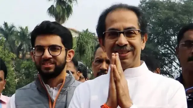 बेटे आदित्य के साथ उद्धव ठाकरे