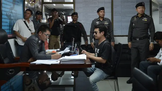 หมุดคณะราษฎร