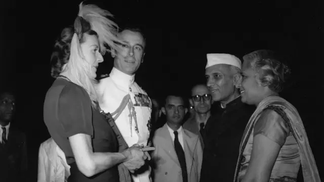 লর্ড মাউন্টব্যাটেন এবং জওহারলাল নেহেরু