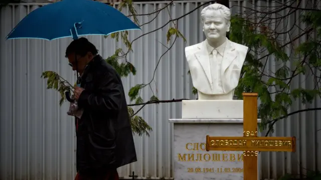 Могила Милошевича в городе Пожаревац