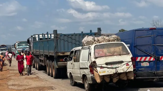 Trucks block road from Obajana to Lokoja