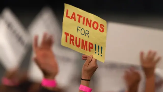 Aviso que dice Latinos for Trump