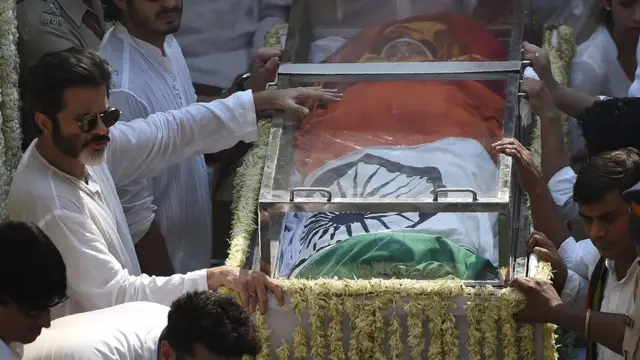 ஸ்ரீதேவியின் இறுதி ஊர்வலம்