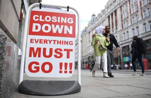 यूकेमा पनि आर्थिक मन्दीको जोखिम बढेको छ