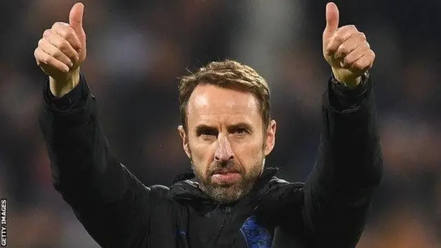 Kocha wa Uingereza Gareth Southgate amekubali kupunguziwa mshahara kwa asilimia 30. (Sky Sports).