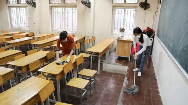 Các địa phương không có dịch corona có thể cho học sinh đi học sau khi đã tiêu độc, khử trùng trường, lớp.