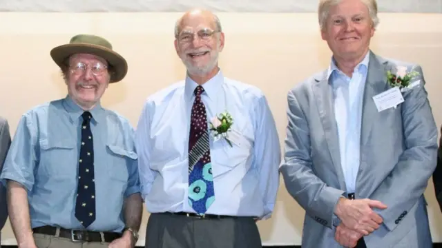 Jefrey C. Hall, Michael Roshbash y Michael Young.