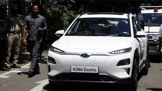 ह्युंदाईची इलेक्ट्रिक कार कोना जानेवारी 2020 मध्ये 24 लाख रुपयांना लाँच झाली.