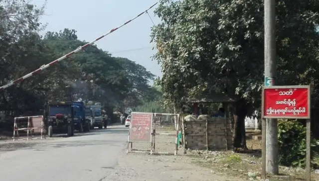 ကျောက်ဖြူမြို့မှာ စစ်တပ်က ပိတ်ဆို့ထားပုံ