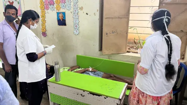 గుర్ల గ్రామంలో రోగులు