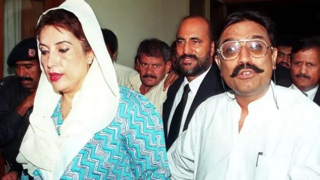 पत्नी बेनज़ीर भुट्टो के साथ आसिफ़ अली ज़रदारी.