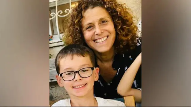 Ohad Munder-Zichri nne ya nọ na foto a - ọ gbara afọ itoolu na Gaza