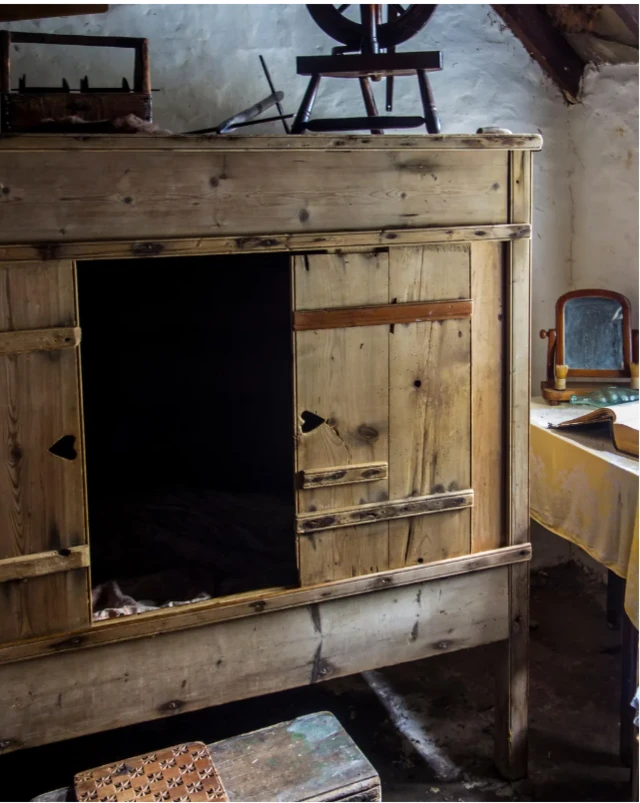 గ్రామీణ ప్రాంతాల్లో పశువులకు దగ్గరగా పడుకునేందుకు ఇవి మంచి ఏర్పాటు