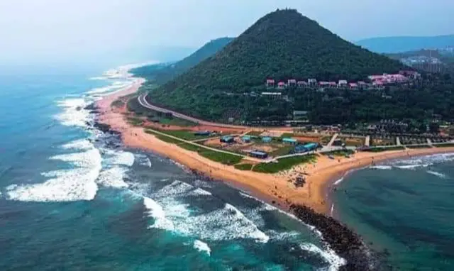 రుషికొండపై నిర్మాణాలు