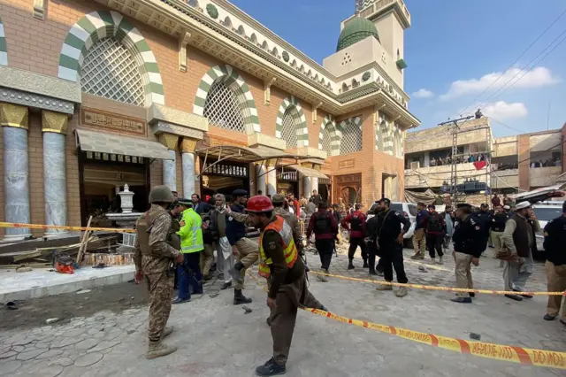 مسجد در پیشاور پاکستان