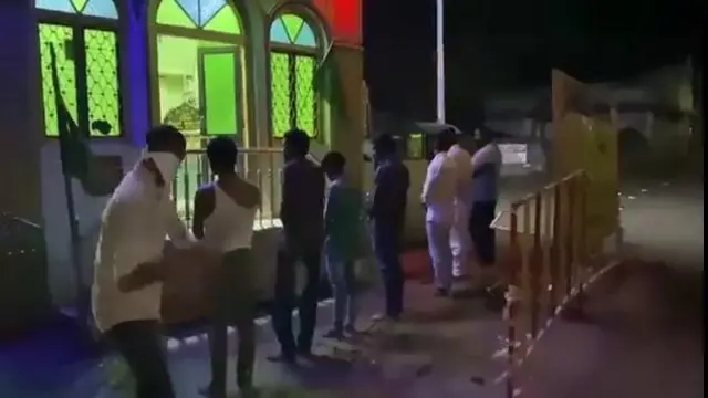 குஜராத்தில் தர்கா முன் தாக்குதல்