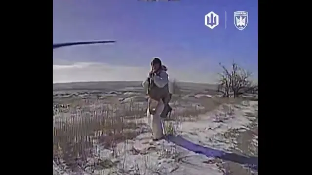 Украинский дрон атакует российского военного