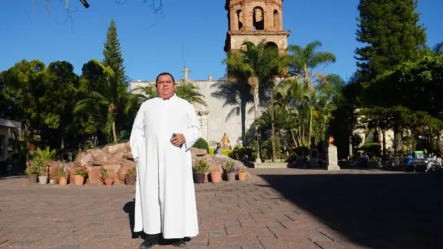 El párroco de Teuchitlán Jaime Gustavo Nabel