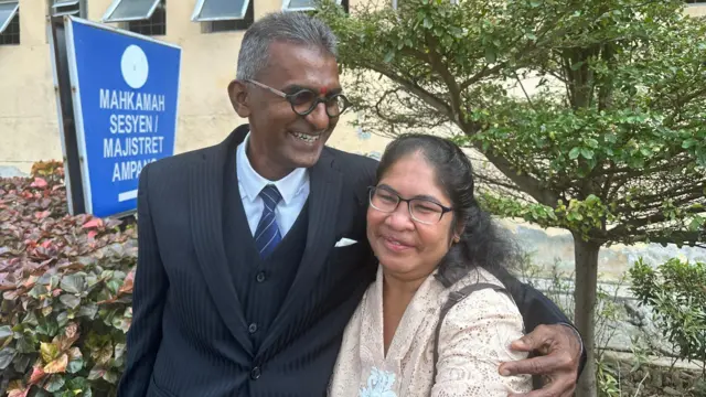 Meriance Kabu bersama pengacaranya, CR Selva.