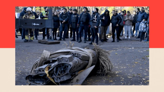 नोव्हेंबर 2024 मध्ये किव्हमधील एका इमारतीजवळ असलेला रशियाच्या हायपरसॉनिक क्षेपणास्त्राचा एक भाग
