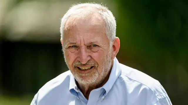 Cuáles son algunos de los principales nombres que figuran en los archivos de Epstein