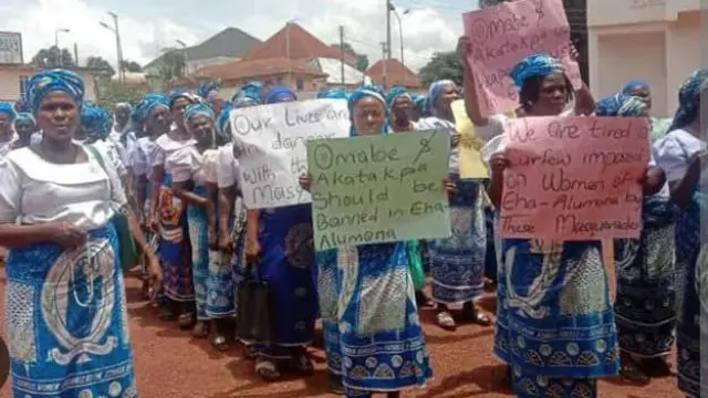 Ụmụnwaanyị Eha-Alumona, Nsukka na-eme ngagharịiwe maka mkpa mkpa mmọnwụ Omabe na Akatakpa na-akpa n'obodo ha.