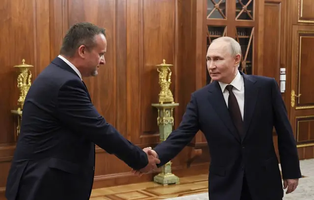 Tổng thống Nga Vladimir Putin gặp tân Bộ trưởng Giao thông vận tải Nga Andrei Nikitin hôm 7/7 Tổng thống Nga Vladimir Putin gặp tân Bộ trưởng Giao thông vận tải Nga Andrei Nikitin hôm 7/7