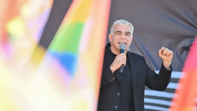 تصريحات رئيس الوزراء الإسرائيلي لابيد جاءت عقب دفاع بايدن عن زيارته للسعوية رغم الانتقادات الداخلية