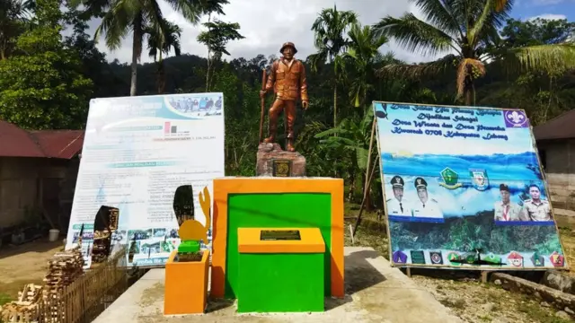 Patung Rahmad Sentosa Abadi di Desa Sebelat Ulu, Rejang Lebong, Bengkulu.