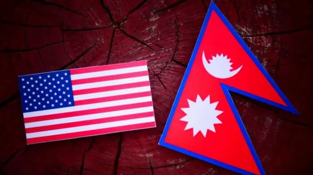 नेपाल र अमेरिकाको झन्डा। 