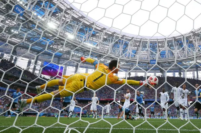 Así fue la espectacular parada de Lloris para evitar el empate de Cáceres.