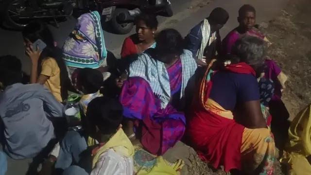 நாட்றம்பள்ளி அருகே வேன் விபத்து- ஒரே கிராமத்தை சேர்ந்த ஏழு பெண்கள் பலி